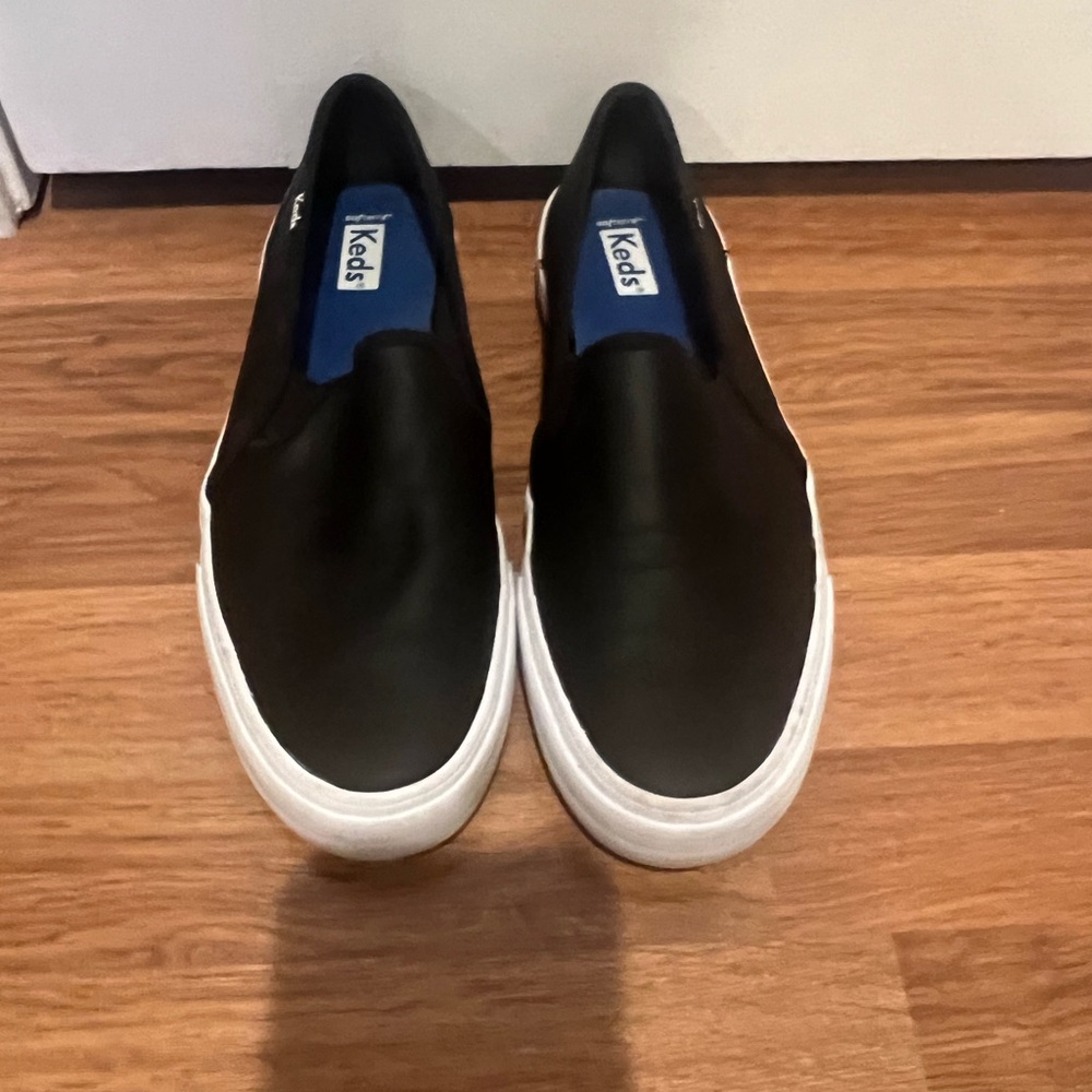 NEW Women’s Leather Keds Slip On Sneaker Size 9